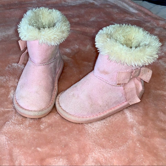 Size 8  Pink winter boots - Picture 1 of 2